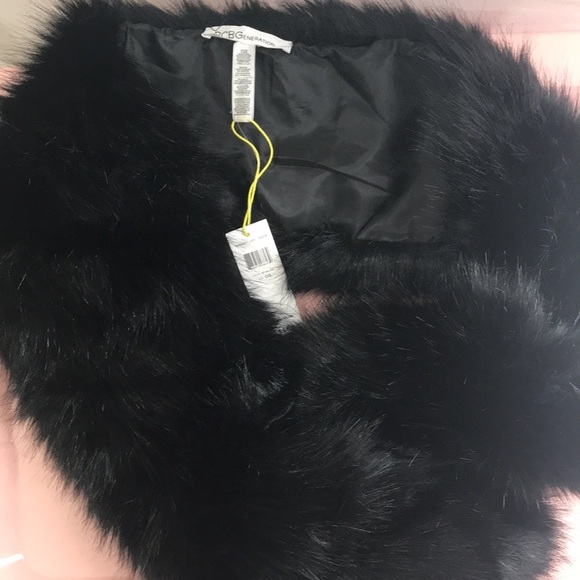 BCBGeneration Faux Fur Wrap Scarf NWT - Picture 2 of 5